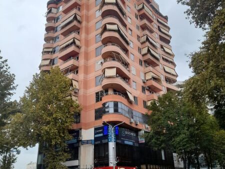 Jepet me qera zyre 230 eu te Drejtoria policies Tirane kati 2