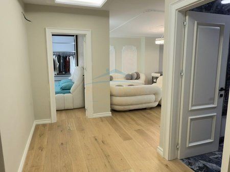 Shitet,Apartament Luksoz 2+1+2 Poste Parkimi, Rruga e Bogdanëve, Tiranë