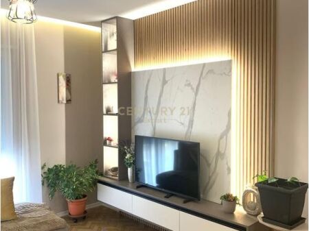 APARTMENT 2+1+2 WITH PARKING SPACE FOR RENT ON DRITAN HOXHA STREET!