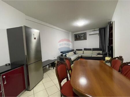 Ofrohet per qira apartament i tipologjise 2+1 te rrethi i Astirit.