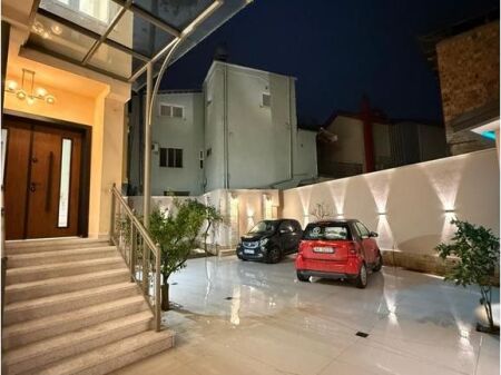 Business premises of a 2-storey villa for rent on Kavaja Street!