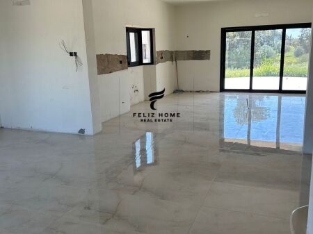 AMBIENT BIZNESI TRIPLEX ME QERA 360 M2 STACIONI I TRENIT 750.000 LEKE