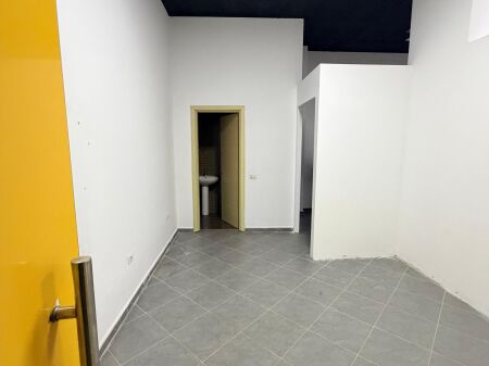 Jepet me Qera Ambient Biznesi – 75.2 m² | Rr. Ndre Mjeda | 33,000 ALL