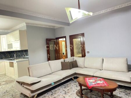 Jepet Apartament me qira 3+1+2t+2ballkone ne Pazh Iliria, Durres!