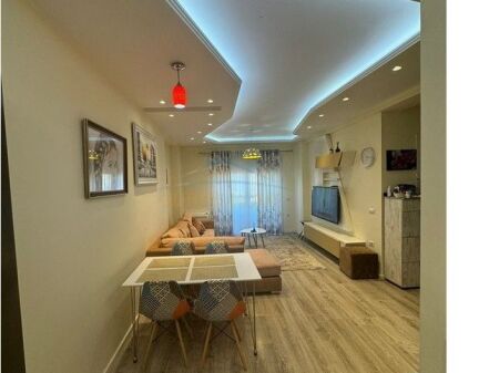 Shitet, Apartament 1+1, Komuna e Parisit.