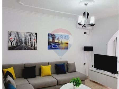 APARTAMENT 1+1 PER QIRA TE SHKOLLA E KUQE !