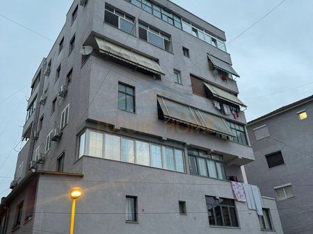 Shitet, Apartament 1+1, 21 Dhjetori, Tiranë.