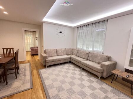 Appartamento In Affitto 3+1 Vicino alla Scuola Rossa (ID B230200) Tirana