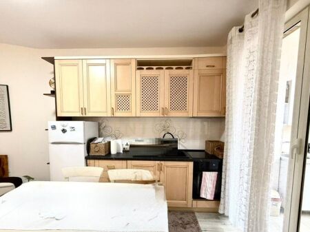 SHITET APARTAMENT 1+1 TE GJIMNAZI PARTIZANI