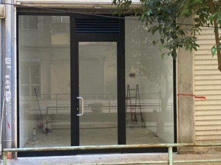 Shop for sale near the Paris Commune 15 m2