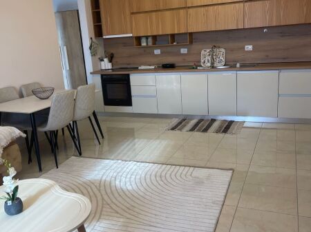 Appartamento 2+1 in affitto a Kamez (Centro) 45.000 lek