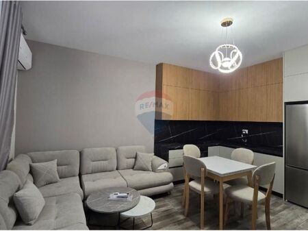 Apartament 1+1 me qira tek Zogu I Zi !