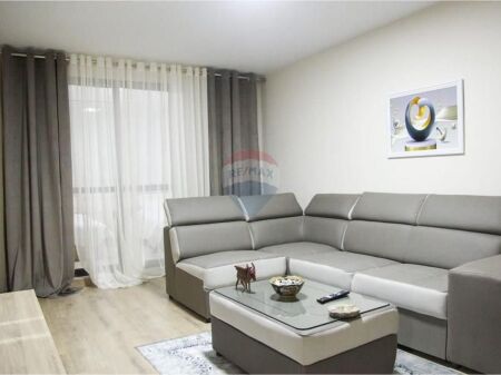 Apartament 2+1 per qira n e Xhamllik!