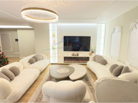 Shitet,apartament 2+1+2+ 2 poste parkimi,Rruga e bogdaneve