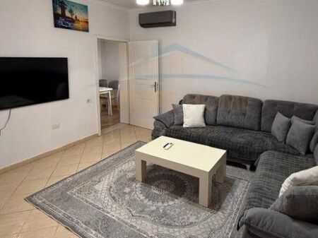 Qera, Apartament 1+1+post parkim, Rruga 5 Maji, Tiranë