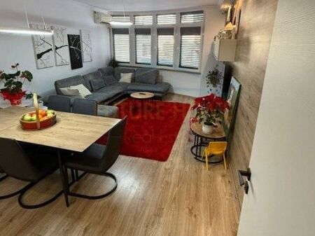 Shitet, Apartament 2+1,Unaza e re