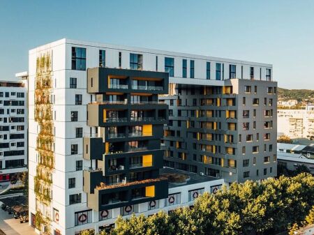 🏢 SHITET APARTAMENT 3+1 + 2 POSTE PARKIMI – Square 21