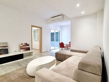 Appartamento 1+1 in Affitto vicino al Giardino Botanico | Palazzo Nuovo con Ascensore | Arredamento e Investimenti Nuovi