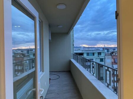 Zyre me qera tek Ish Ekspozita Tirane