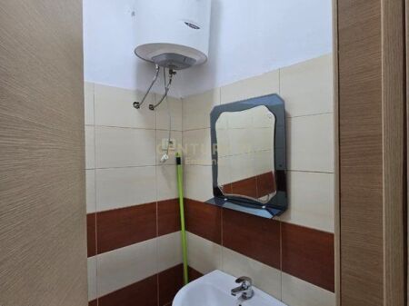 LOCALE COMMERCIALE IN VENDITA VICINO AL PALAZZO CON FRECCIA