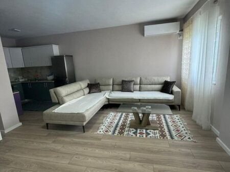 Shtëpi 2+1 Me Qira tek Fresku, Tiranë