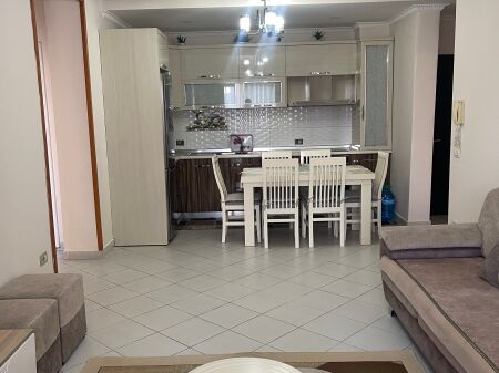 Affittasi 2+1 a Kamez