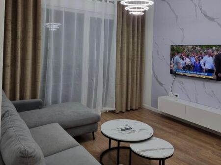 Apartament 1+1+ garazh me qira te Komuna e Parisit