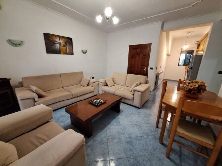 Appartamento 2+1 in Affitto in Bulevardi i Ri 520 € /Mese