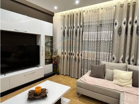 Qera,Apartament 2+1, Fresk, Tirane