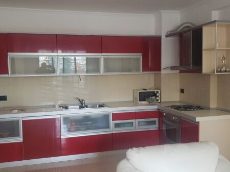 Jepet me qira 2+1+2 KOMUNA E PARISIT 700 mije leke