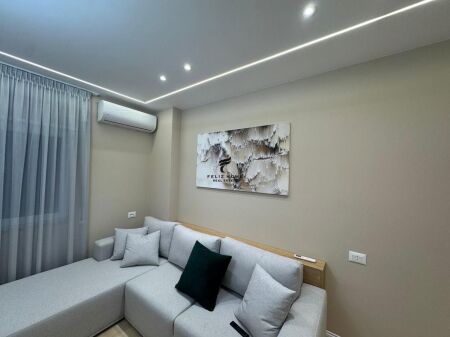 VENDESI APPARTAMENTO 2+1  MYSLYM SHYRI 260.000 EURO