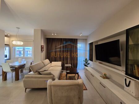 Affitto, Appartamento 1+1 a Komuna e Parisit! 900 €