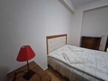 Appartamento a Komuna e Parisit in affitto