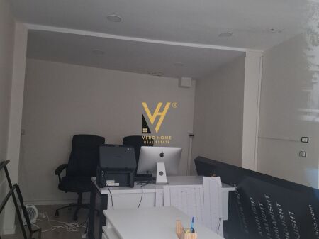 SHOP FOR RENT 25 M2 AT KOMUNA PARISIT 70,000 LEKE