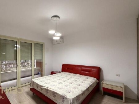 jepet apartament me qera  1+1 tek liqeni i thate rruga eduard mano