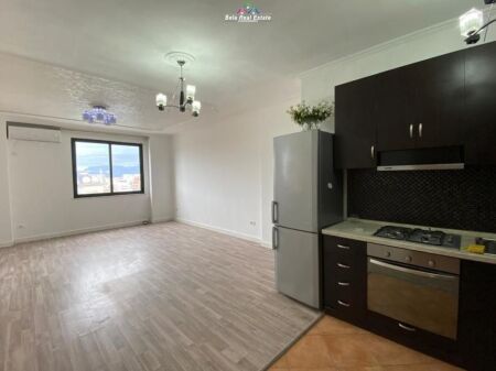 Zyre Me Qera 3+1 Tek Ish-Ekspozita (ID BZ2825) Tirane