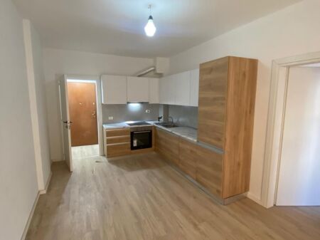 VENDESI APPARTAMENTO 2+1 5 MAGGIO 140.000 EURO