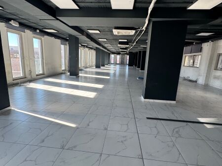 ZYRE 1100 M2 PER QERA ZOGU I ZI