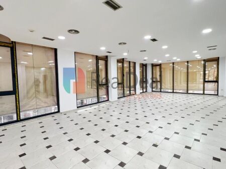 Near Myslym Shyri, an Ideal Space for Clinics is for Rent, Together with 2 Parking Spots!!