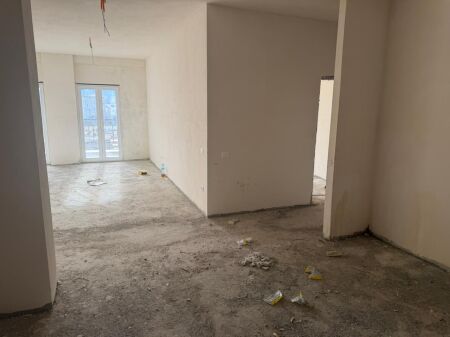 APARTAMENT 1+1 PËR SHITJE TEK REZIDENCA "PORTA E RE" NË SAUK TË VJETËR