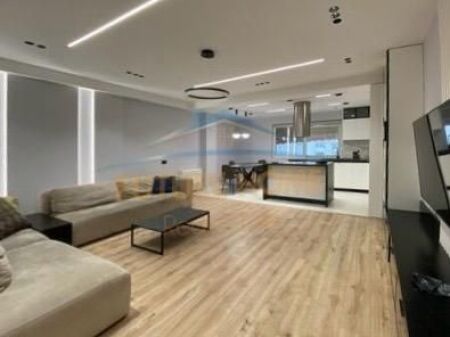 Qira, Apartament 2+1 te Myslym Shyri, pranë Karburant Kastrati