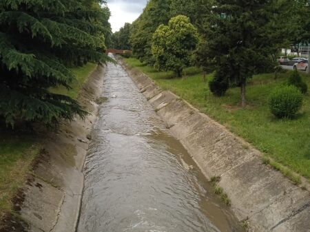 Shitet apartament 2+1+depo 73 m2 buze Bulevardit "Bajram Curri" me pamje nga "Lana"