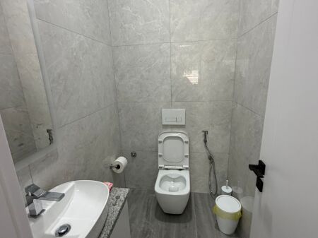 Ambjent per zyra,400 m2,rruga bardhyl afer shkolles se kuqe,5000 euro