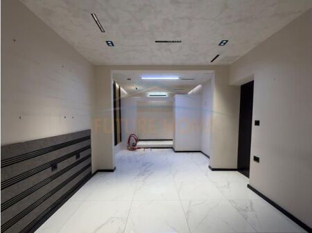 JAP ME QERA AMBIENT TEK RRUGA E KOSOVAREVE