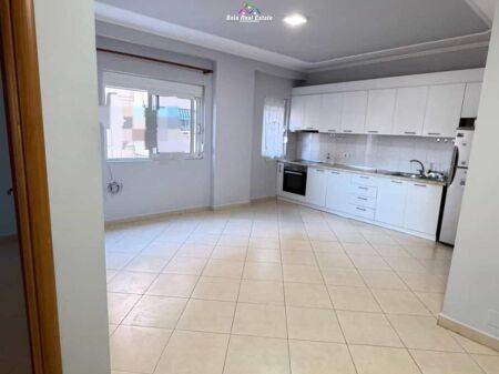 Appartamento In Affitto 2+1 Vicino alla Scuola Rossa (ID B2201732) Tirana