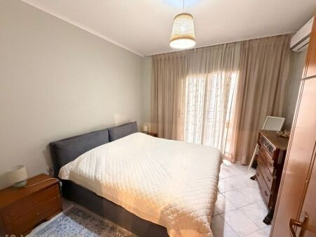 AFFITTIAMO APPARTAMENTO 1+1 VICINO AL MUNICIPIO DI PARIGI