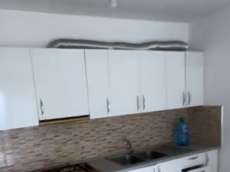 Kamëz, jepet me qera apartament 2+1!