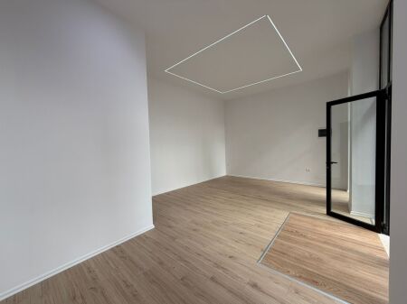 Dyqan per qira prane Mine Pezes, Rruge Kryesore