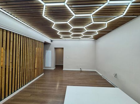 Jepet ambient per qera Komuna e Parisit, prane Kika 2.