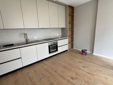 ZYRE ME QERA 100 M2 BULEVARDI I RI 500 EURO